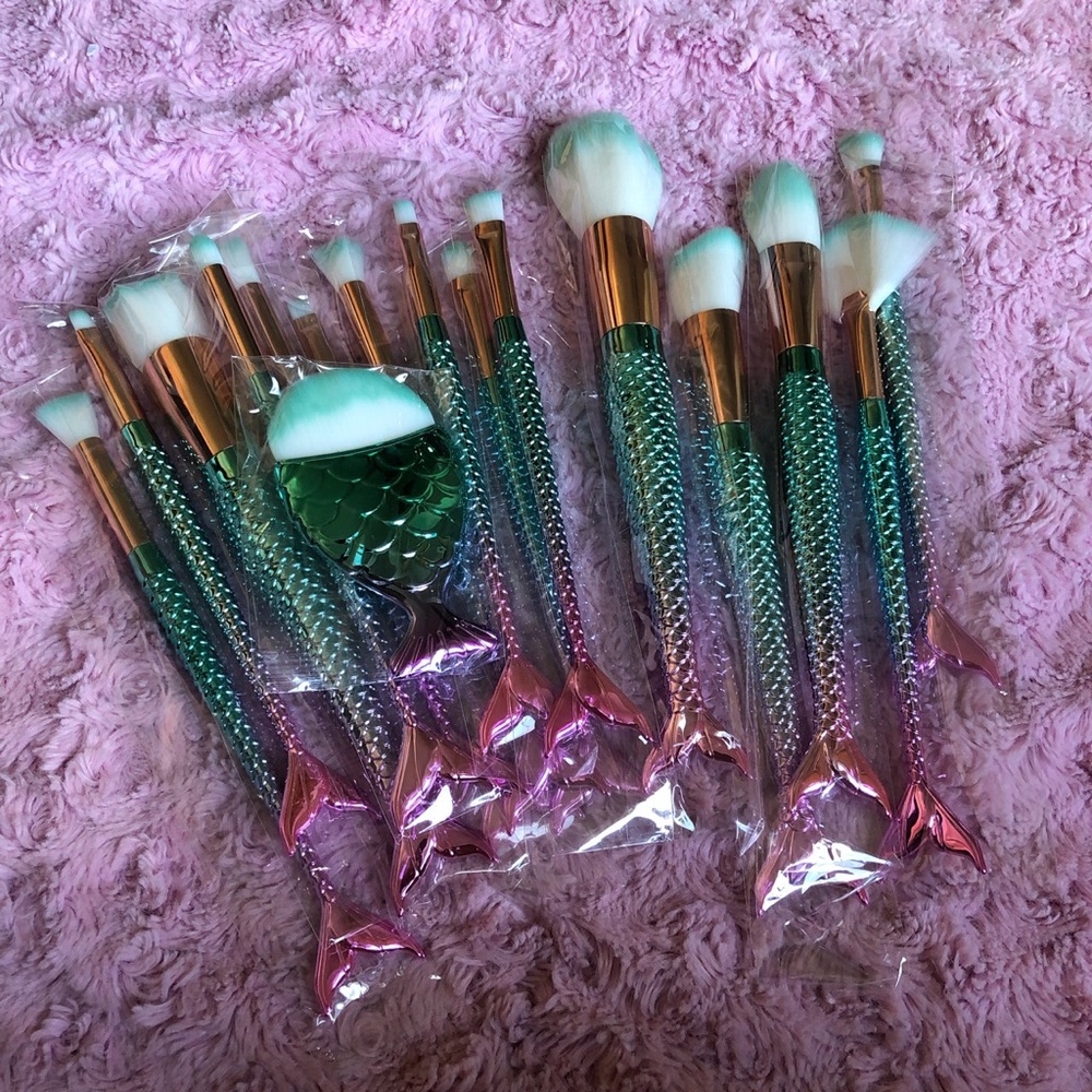 Mermaid brushes